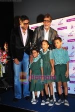 Amitabh Bachchan, Abhishek Bachchan watch Paa with Kids in Fame Adlabs, Mumbai on 7th Dec 2009 (5).JPG